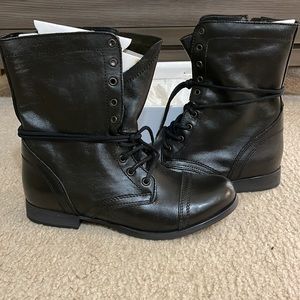 Steve Madden Troopa Black Leather Brand New